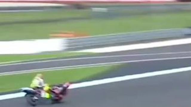 #motogp #滑胎过弯 #压弯 #摩托车比赛 #危险动作请勿模仿