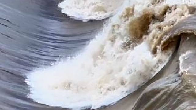 钱塘潮涌自天来～#钱塘江大潮