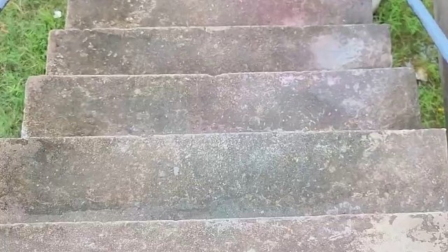 楼梯滚瓶子爆破解压时刻