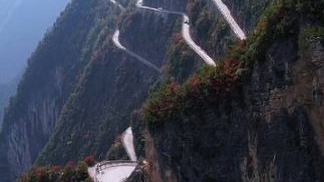 叶子开始红了，路也开始堵了#随拍 #自驾游