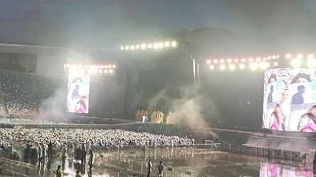 浩哥说等他练练下次开个脱衣巡演