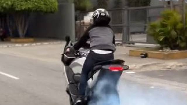 宝马让你彻底玩坏了 #摩托车 #宝马k16