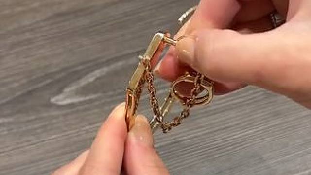 戴上这个戒指和手镯之后气质拉满了~ #玩个很新的东西