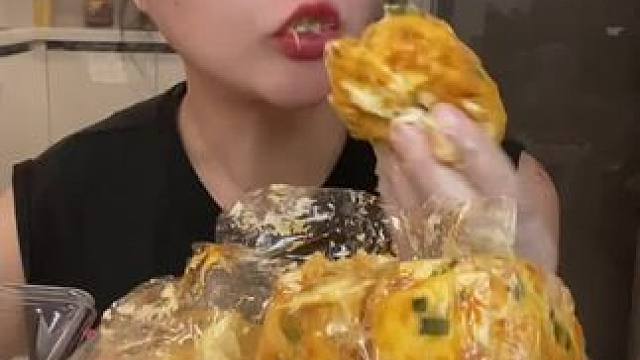 #哪些美食可以拯救没有食欲的日子 #谁懂这个视频对吃货的杀伤力#要是你知道是这东西做的你还会吃么 #