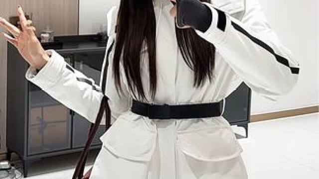 明天上不上白色？？？？？喜欢白色扣1 ?喜欢扣黑色扣2 ?  要德绒版本扣3#杨幂穿搭 #幂氏穿搭 