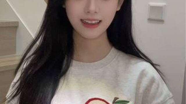 一口一个#手势舞 #甜妹 #浅跳一下