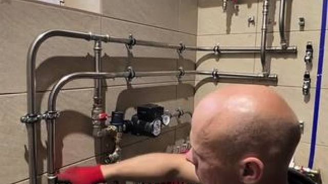 白俄罗斯厨卫管气管道安装！#施工工艺 #能工巧匠 #装修细节