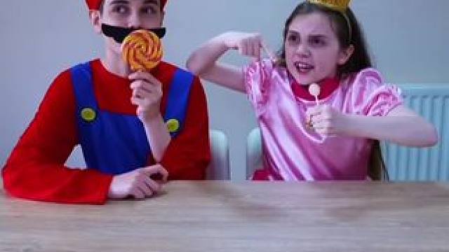 兄妹之间的不公平对待，结局真是太意外了！ #看一遍笑一遍 #这操作都看傻了 #意想不到的结局 #老外