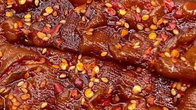 能吃辣的一定要试试这个虎纹泡泡干，一口下去嚼劲十足豆香四溢#好吃到停不下来 #辣条 #无辣不欢