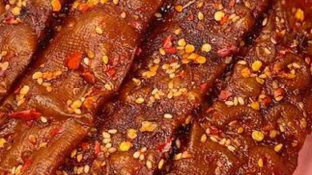 一口下去豆香四溢，香香辣辣的很有嚼劲，真的太过瘾了#好吃到停不下来 #妈呀太香了 #无辣不欢