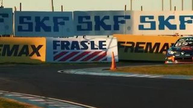 大神们来评价下谁的线路又快又准！ #弯道快才是真的快 #赛道 #比赛现场 #专业车手 #冠军之路