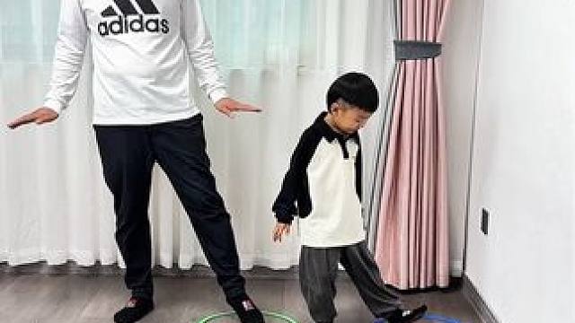 爸爸带娃玩亲子音乐游戏 锻炼孩子的身体协调能力和音乐节奏感 超有趣的亲子奥尔夫音乐律动小游戏《蜗牛与