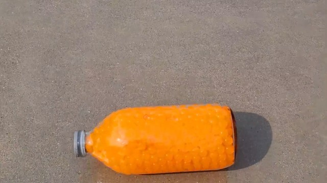 楼梯滚瓶子爆破解压时刻