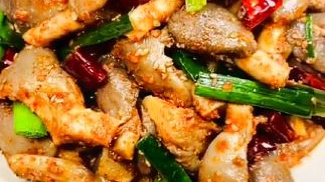 给大家分享炒蘑菇的做法，可口美味，做法简单，赶紧做起来试试吧#懒人美食教学 #学会快去试试吧 #一起