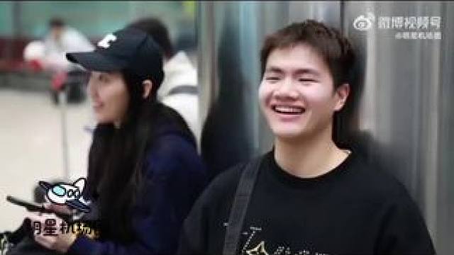 铿仔回北京咯 笑眯眯的好可爱哦
铿仔好好休息
好好休息好好吃饭好好睡觉
#梁伟铿 #国羽