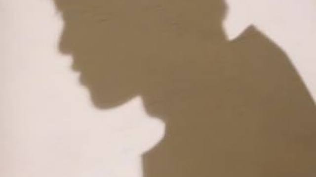 王昶新杂志《RETRO》，期待不一样的昶子手持羽拍的热血少年️
               亦是书