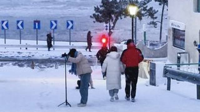 再看一次冬日的海就释怀.
#威海 #氛围感 #去年冬天