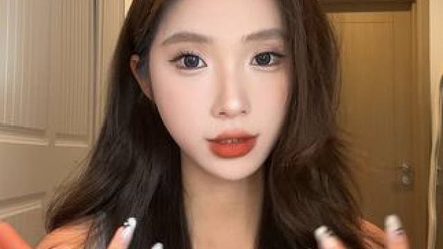 逢涂必问的色号，太好看啦～
#平价#种草#唇泥