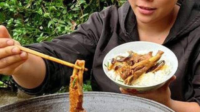 今天做一锅香辣美味的板栗鸭吃过瘾 #美食 #美食分享 #农村生活 #记录生活