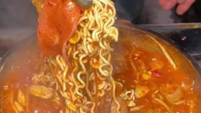 路边18一份的部队火锅也太好吃了～ #部队火锅 #天气冷了吃点啥 #天气冷了吃点火