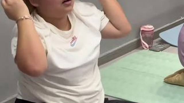 总要热爱点什么，不能被这无趣的生活吞没~ #成人零基础舞蹈培训 #课堂随拍  #四肢不协调的人怎么学