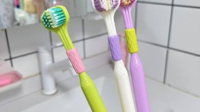 个位数到手三支的三面牙刷，我不允许你们还不知道！ 没想到这年头就连牙刷都这么卷了！9.9到手三支的三