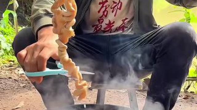 #我的乡村生活 #农村美食 #各省美食手艺人申请出战 泡椒肥肠这也太香了吧