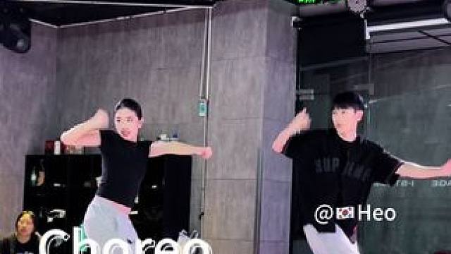 好帅气的联动！#原创编舞 #舞蹈日常 #氛围感编舞 #浅跳一下