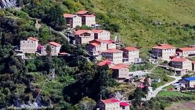 这是川西黑水县石碉楼乡丁寨村的石碑寨#给你推荐我的家乡 #川西美景 #台地文明 #少数民族文化 #被