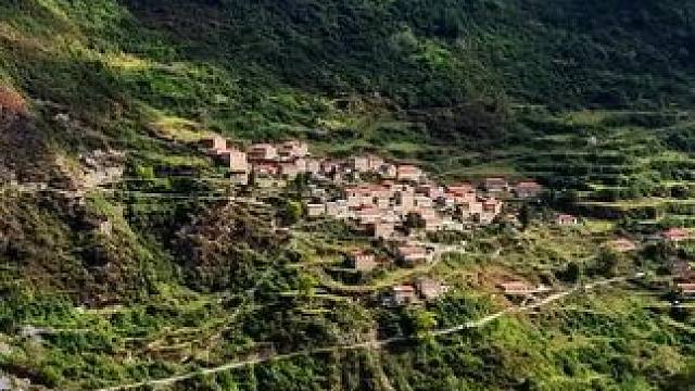 这是川西黑水县石碉楼乡的木须村的木须寨#给你推荐我的家乡 #治愈系风景 #台地文明 #少数民族文化 