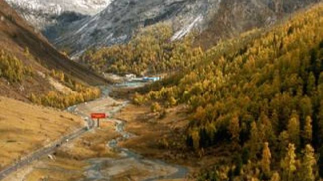 这是川西理小路小金县结斯沟的大二普和隧道穿过的不知名山峰的雪后景象，供最近准备游走理小路的朋友们参考