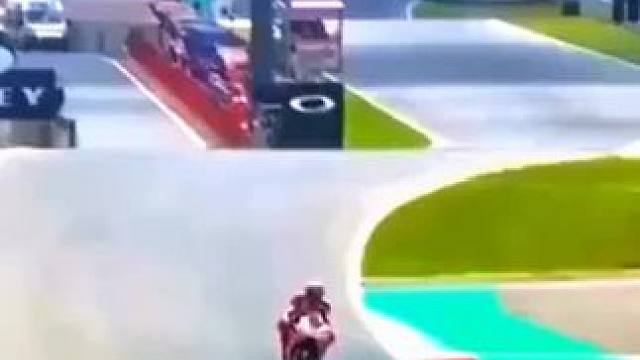 #motogp #摩托车比赛 #滑胎过弯 #压弯 #危险动作请勿模仿