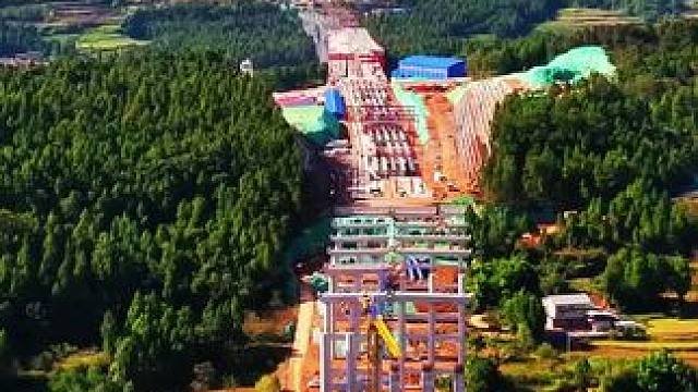 建设中的广元至绵阳高速公路剑阁县砖洞沟大桥#桥梁工程 #一帧中国·大美广元#看身边变化讲广元故事#致