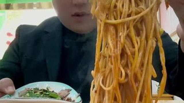 我又来吃面了 #这面条子不吃还不行必须得吃 #天冷吃碗热腾腾的面吧