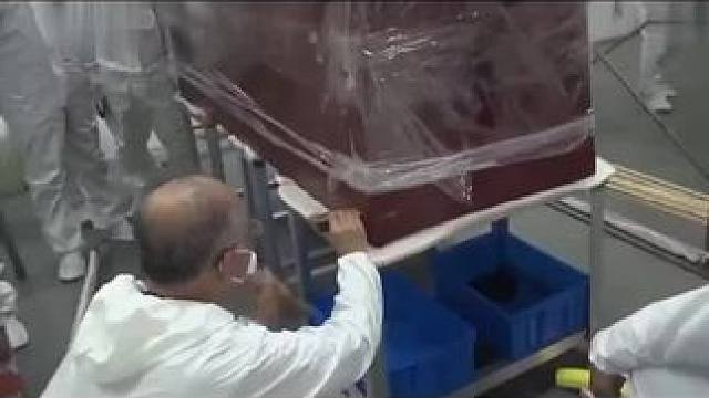 工地发现600多年前一口红色棺木 #考古 #文物 #历史