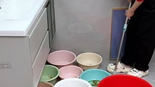 #兔耳脸盆架  可以收纳多个脸盆，家里的鞋刷都可以挂上去，还不占空间#免打孔  #小兔脸盆置物架