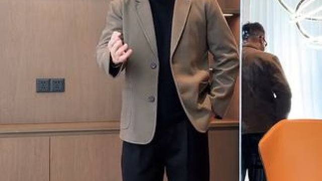 #胖男生穿搭  #气质轻熟风  #休闲西装  #穿出高级感