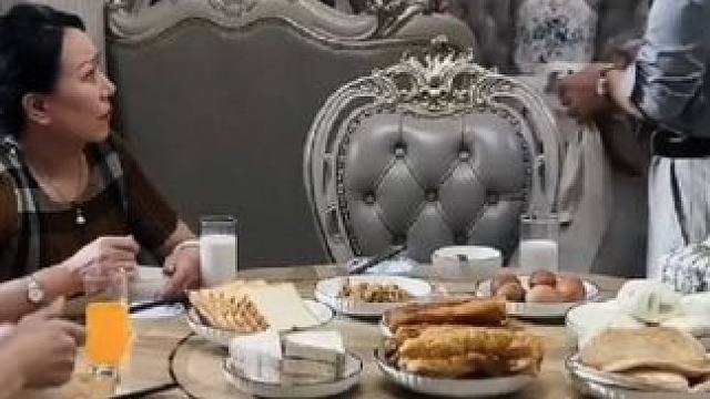 阿姨:不喜勿喷#搞笑 #看一遍笑一遍 #专治不开心