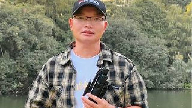 又到了拍落叶的季节，一个多功能自拍杆一部手机教你拍出秋日氛围小短片#手机摄影 #秋天 #多功能自拍杆