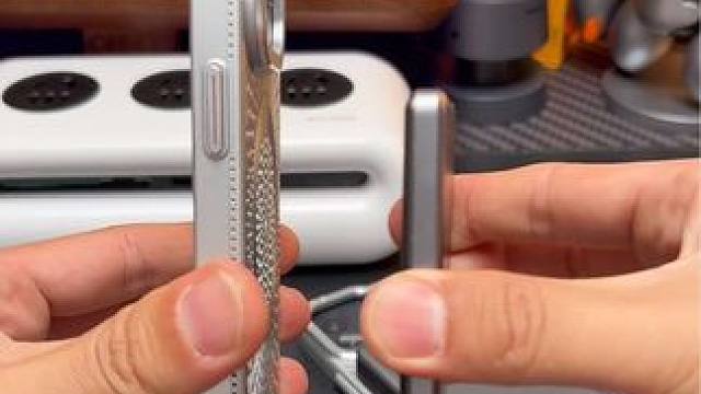 手机的第二块备用电池，未来会取代笨重的充电宝吗！喜欢玩磁吸的，贴在手机上就能把续航翻倍！还能保护手机