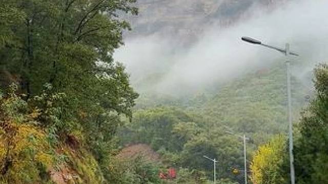 人生最美的风景就是在路上，不必在乎目的地，在乎的是沿途的风景以及看风景的心情……