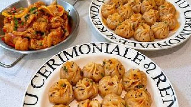 秋天不出去浪的方法就是吃 麻辣鲜香的火锅味包子搭配酸爽开胃的柠檬虾片#拇指生煎包 #火锅味包子 #酸