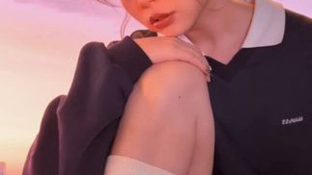 风已经有冬天的味道 #氛围感 #美出高级感 #油画感妆容 #日系穿搭