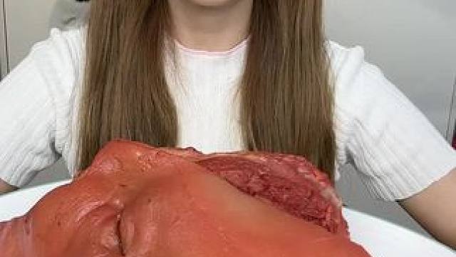 大口吃肉的感觉真好~