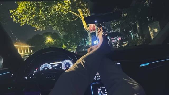 其实梦很浅，万物皆自然，
 人道洛阳花似锦，偏我来时不逢春。