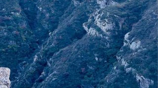 嵩山大峡谷 #到深蓝的天空下感受秋日 #分享一份秋天给你 #给秋天点颜色看看 #每一帧都是热爱 #河