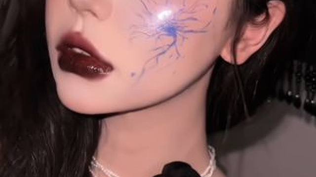 超适合万圣节的蓝黑小烟熏妆教来啦～#妆教 #万圣节妆容 #万圣节妆造已经准备好了