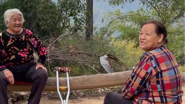 家乡的清晨，没有车水马龙，人潮拥挤。雾里弥漫着泥土的清香，连空气都是自由的…不喧，不吵，静静地守着岁