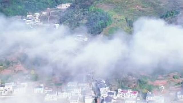 今天上午，整个竹溪河流域都被秋雾笼罩，追到秦头楚尾的关垭， 大地才露出真容。#无人机航拍 #这是我的