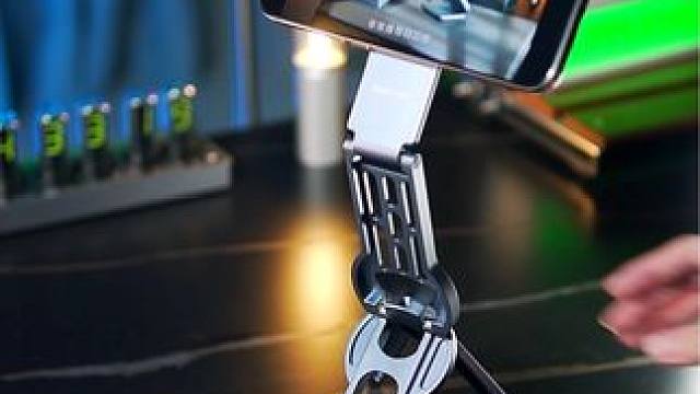 一个能在脚架、笔记本、和桌面上使用的手机磁吸支架，外出时还可以当成延长杆，真的不要太好用哦#手机支架